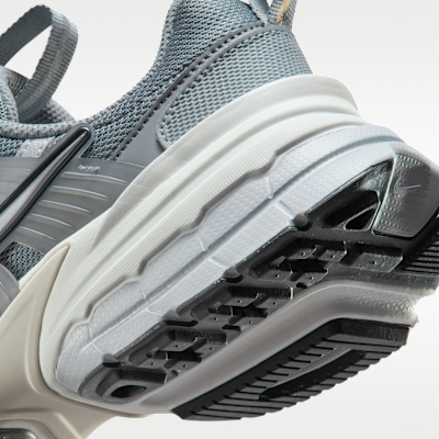 NIKE公式】ナイキ V2K ラン ウィメンズシューズ.オンラインストア